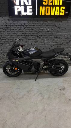 TRIUMPH DAYTONA 660 